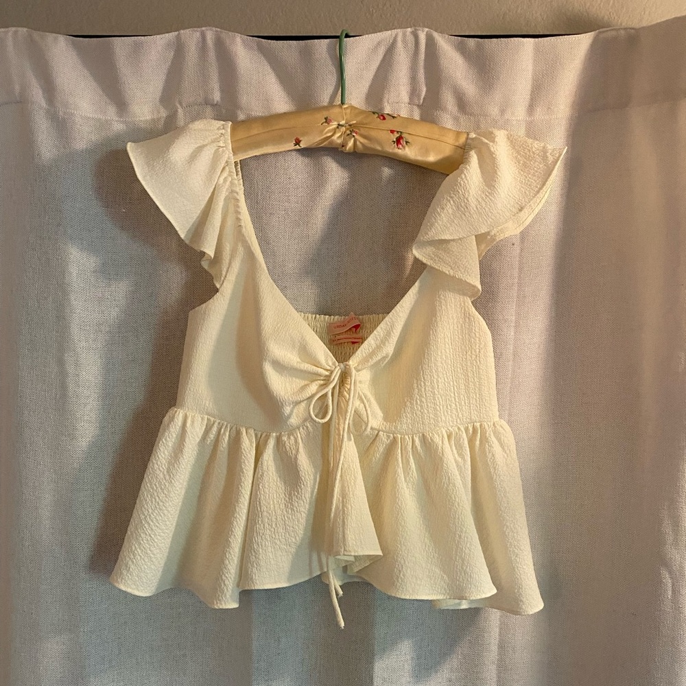 Cream colored key hole tie crop top blouse